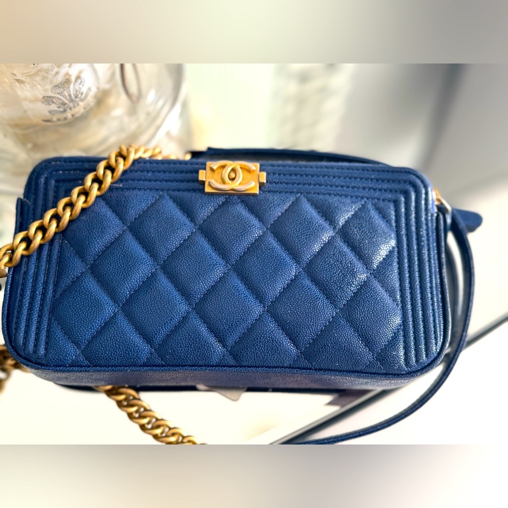 Chanel AUTHENIC cross body bag - royal navy blue gold hardware/box-dust bag/rect
